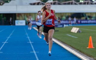 Tickell running to victory in the under-14 1500m State Championships 2021/22 Photo by: JAZZ DEOL / Quads of Fury